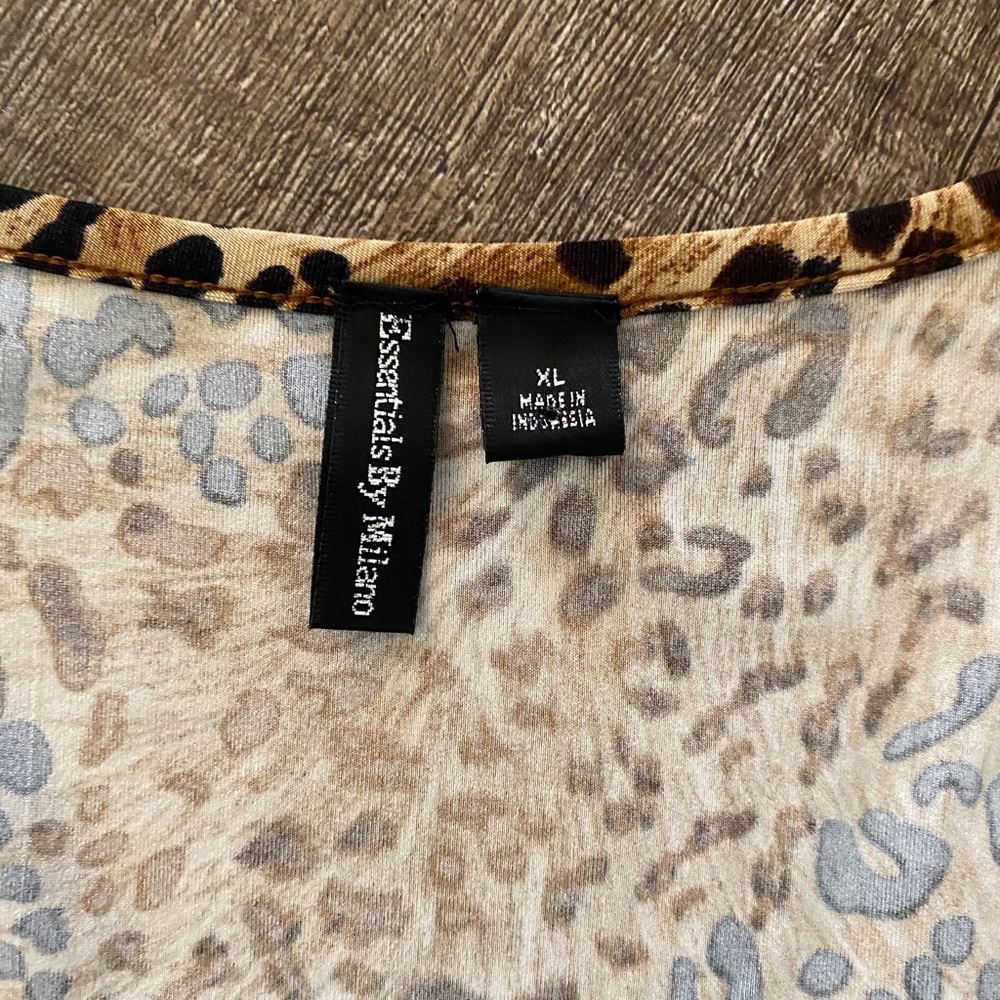 NWT Brown Animal Print Wrap Top - Picture 2 of 5